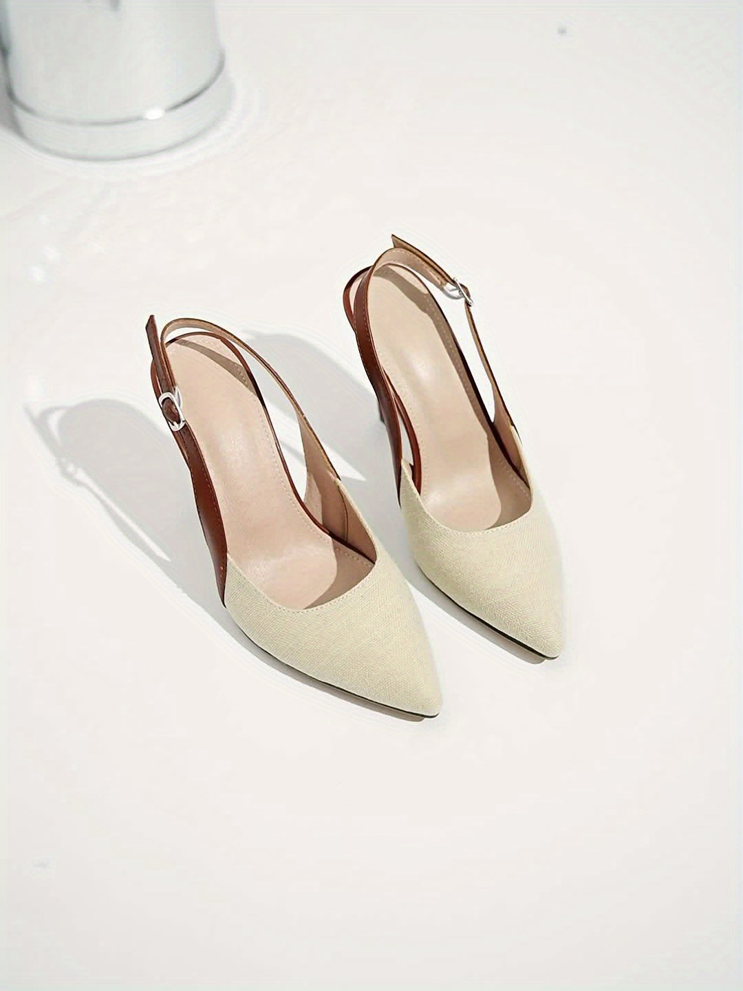 Amelia™ | Zapatos de tacón con talón descubierto y detalles en contraste