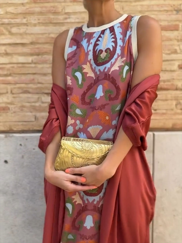 "Vestido Cape Celeste" (the title remains the same as it is already in Spanish). If you meant to translate it into English, it would be "Sky Blue Cape Dress." Please clarify if you need a different type of modification!