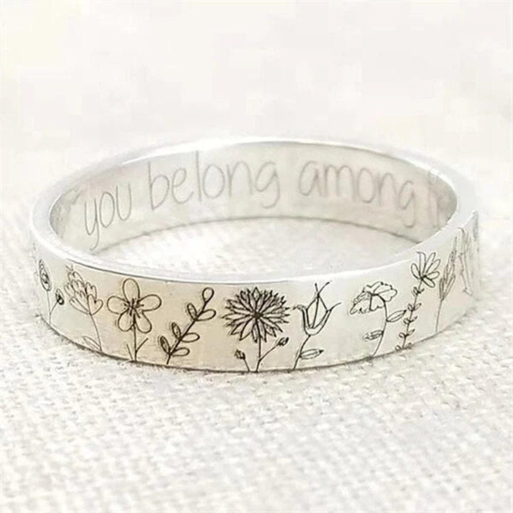 "Anillo Minimalista de Plata" (The title is already in Spanish and does not require translation.)