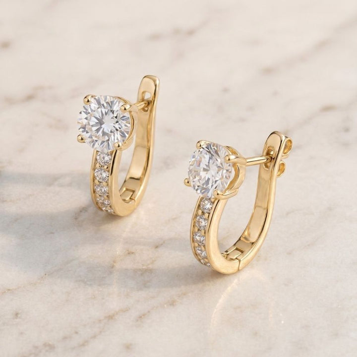 "Pendientes Huggie Elegantes" can be rewritten in Spanish as "Pendientes Huggie Sofisticados".