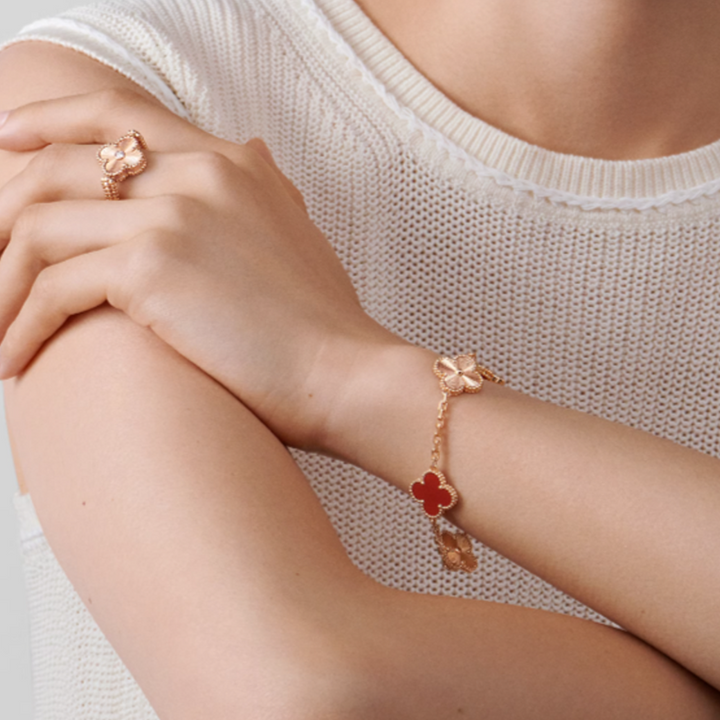 CLOVER | Pulsera Guilloché en Rosa Dorado