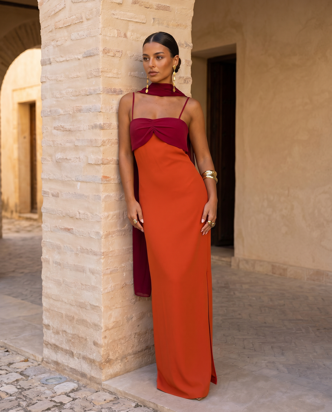 Zahara | Vestido naranja con escote rojo