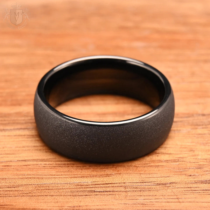 The product title "Nocturno" is already in Spanish. If you would like a different variation or additional context, please provide more details!