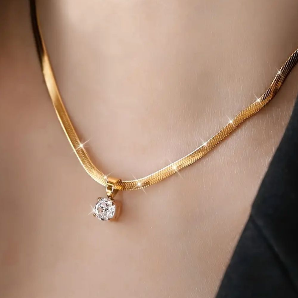 Collar de Oro con Colgante de Rhinestone Elegante