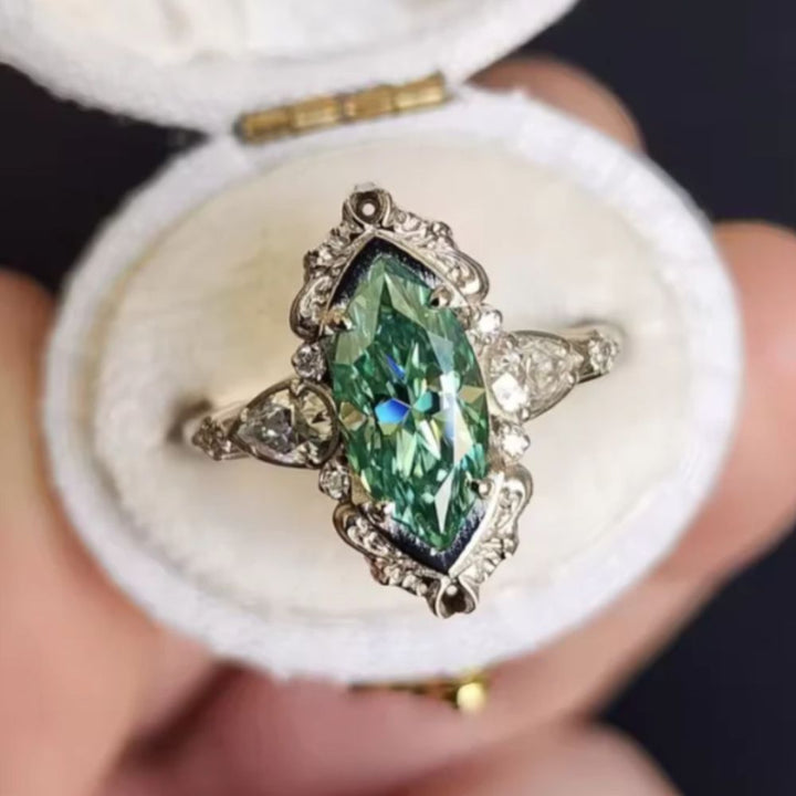 "Anillo Vaelira Thornewyn" (The title is already in Spanish and does not require translation.)
