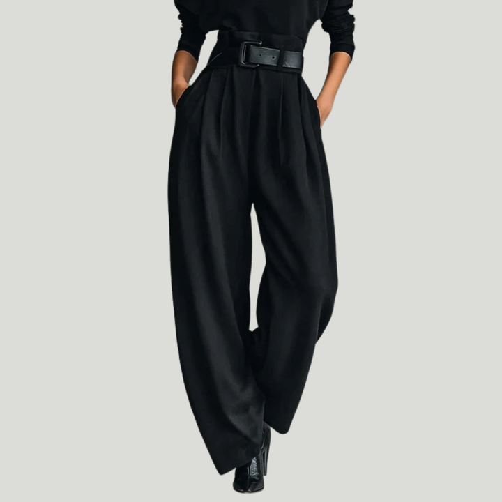 "Julia | Conjunto de cuello alto y pantalón recto" (The title is already in Spanish and does not require translation.)